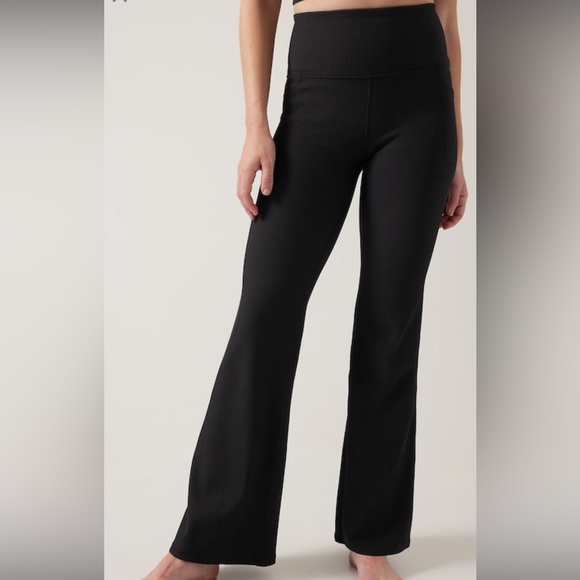 Athleta, super cute pants. Really comfortable - Picture 5 of 6